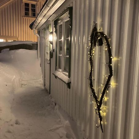 Idyllisk Lite Anneks Med Enestaende Uteplass 라비크 외부 사진