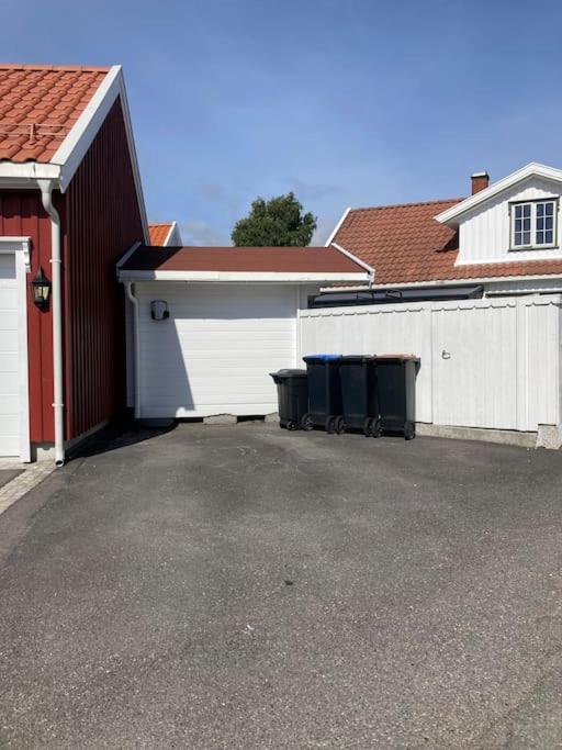 Idyllisk Lite Anneks Med Enestaende Uteplass 라비크 외부 사진